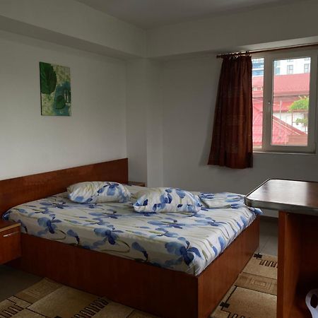 Апартаменты Quiet Garden Ground Floor Бухарест Экстерьер фото